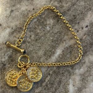 USA Gold tone 3 Medal Charm Bracelet